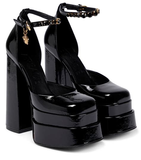 medusa versace bedeutung|Versace Medusa platform heels.